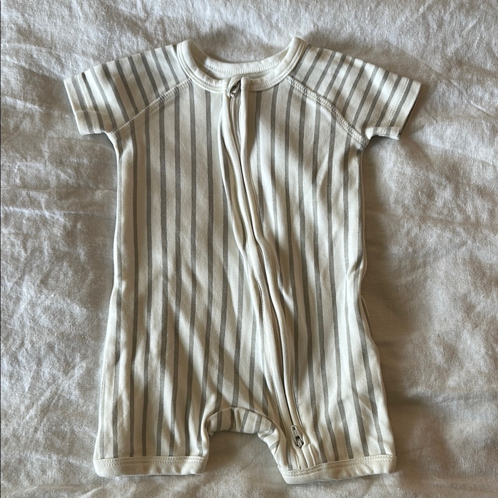 Pehr organic cotton shortie with 2 way zip 0-3 month
